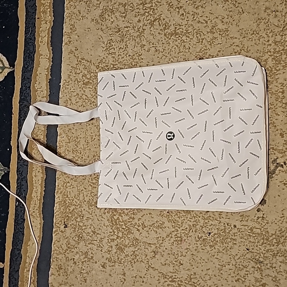 LULULEMON SHOPPERS BAG
